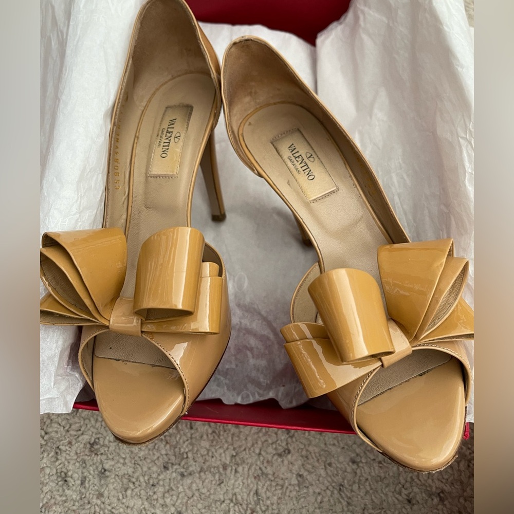 Valentino D'Orsay Nude heels/pump